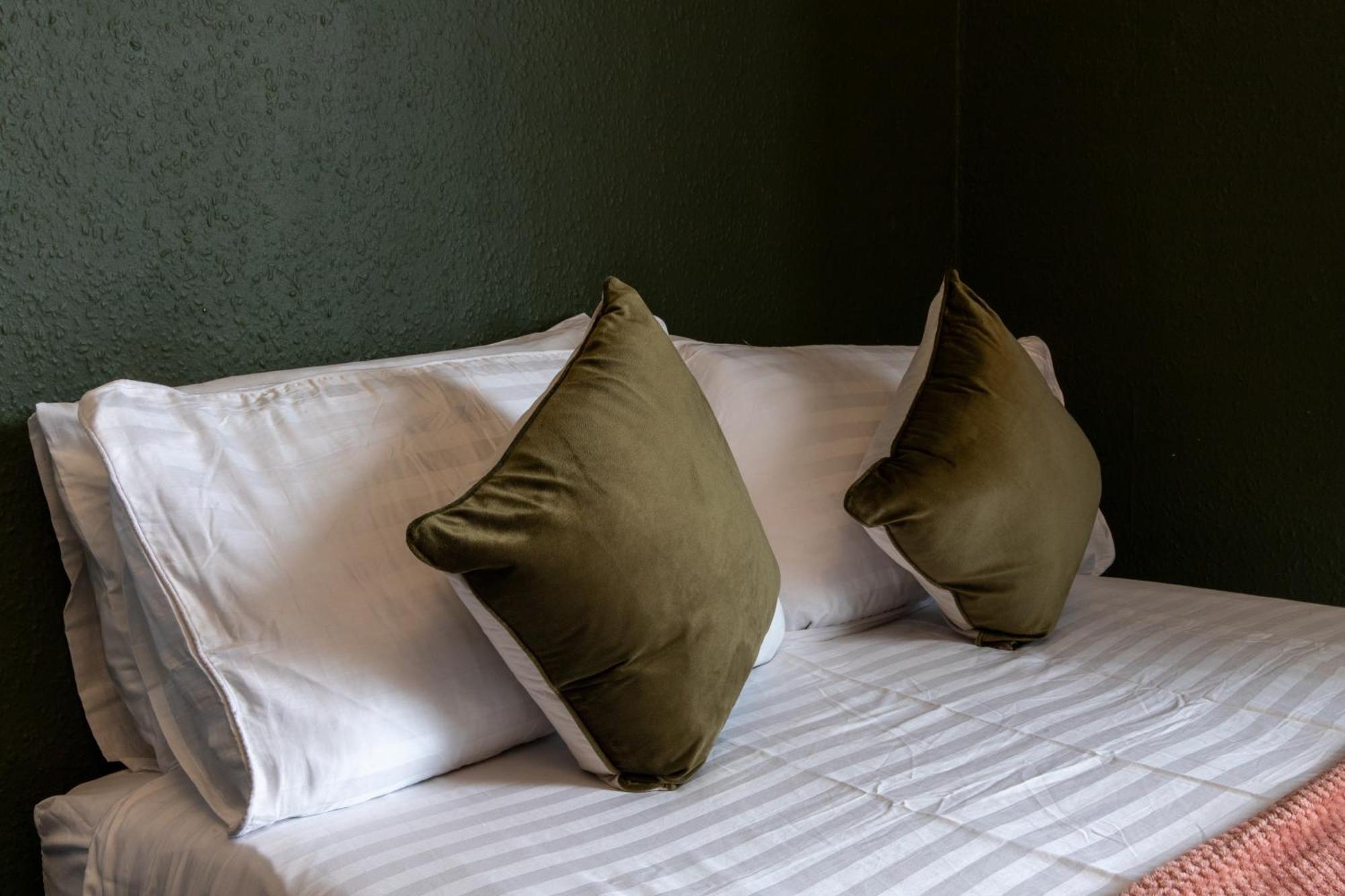 Hen And Stag Pad, Large Group Digbeth Sleeps 24 Apartment *