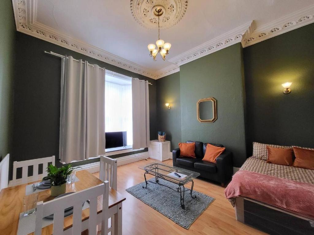 Hen And Stag Pad, Large Group Digbeth Sleeps 24 Birmingham