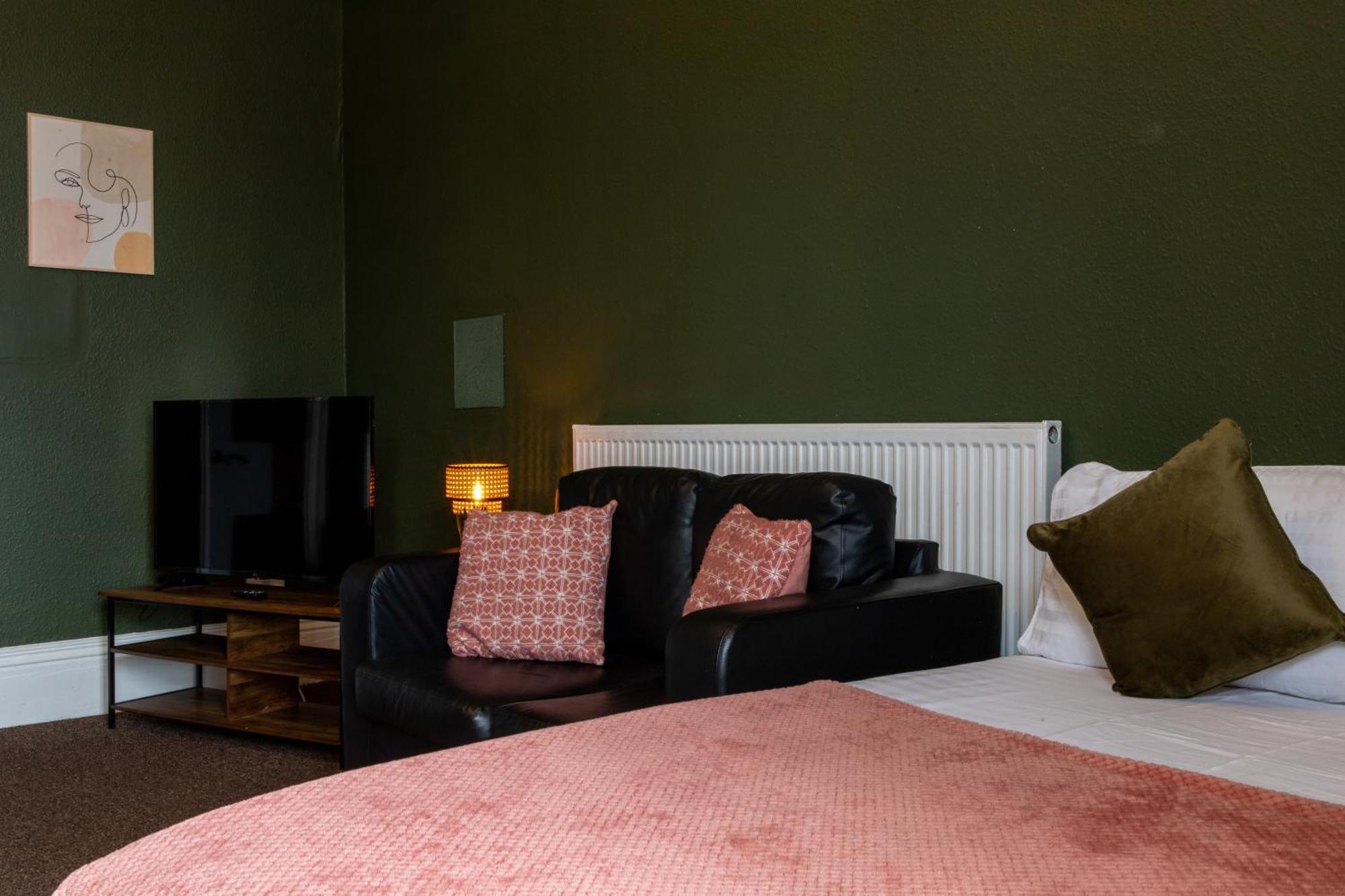 Hen And Stag Pad, Large Group Digbeth Sleeps 24 Apartment Birmingham