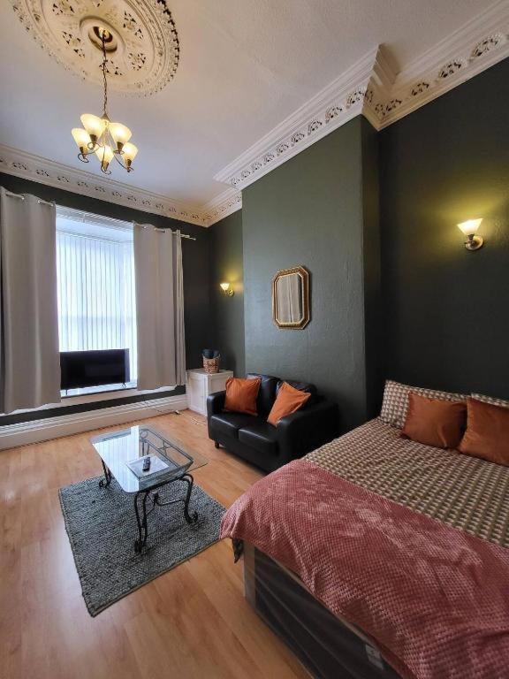 Hen And Stag Pad, Large Group Digbeth Sleeps 24 Apartment *